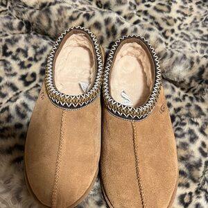 UGG Tasman slippers in chestnut suede with a Tasman braid trim size 8 worn twice